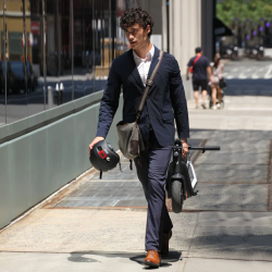 NIU KQi3 Sport Elektrotretroller | Reichweite 40km